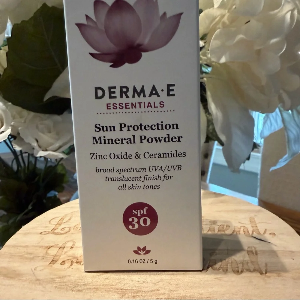 New DERMA-E Essentials Sun Protection Mineral Powder SPF 30 NEW 0.16 oz
